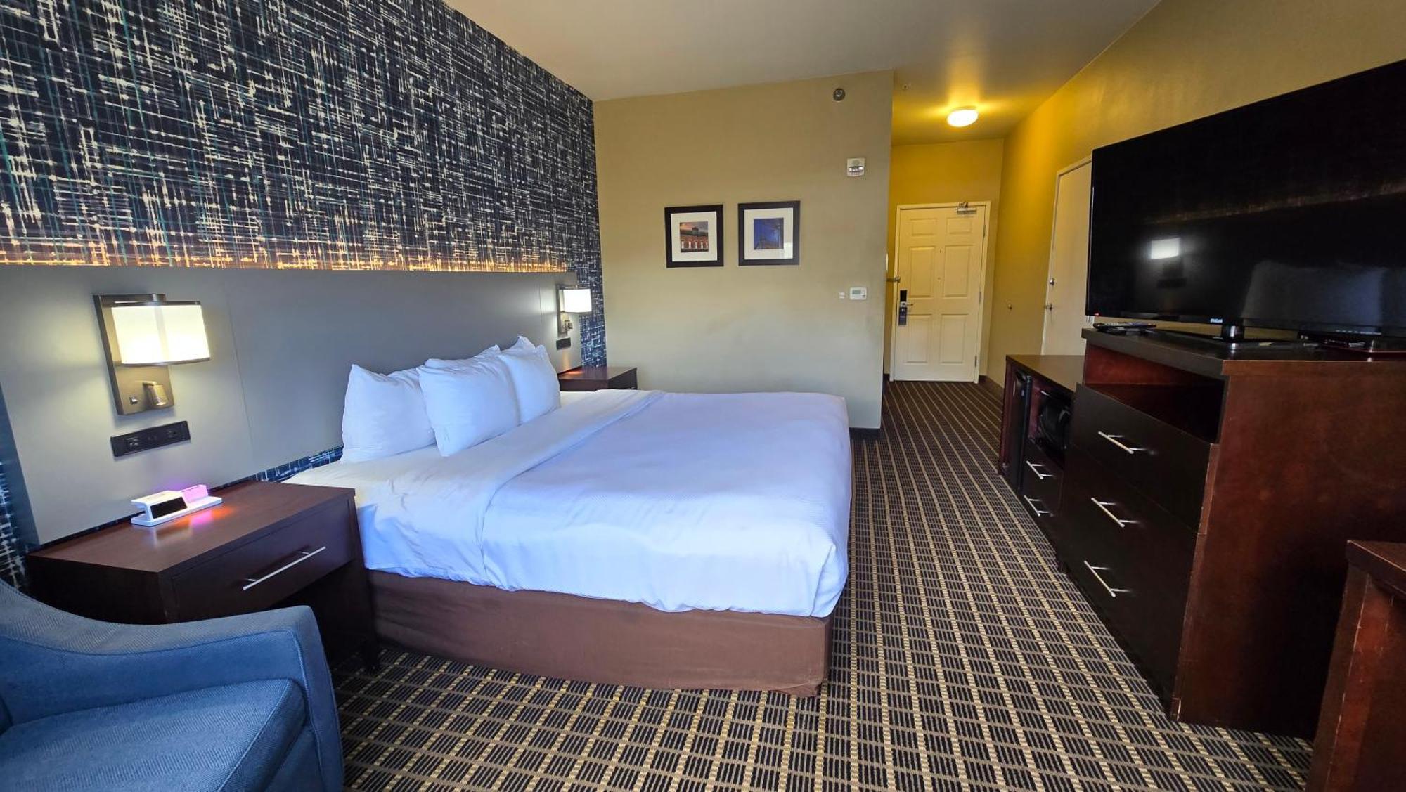 King Room Roll Shower Accessible or Non-Smoking