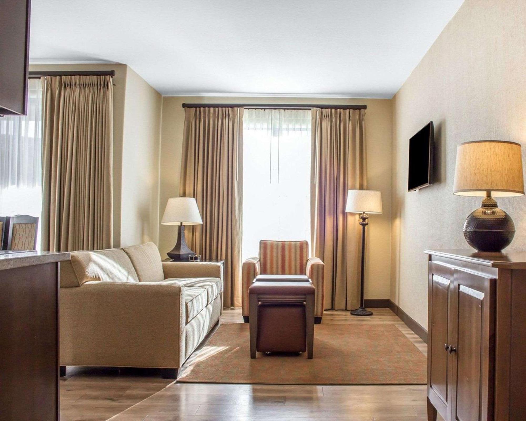 One-Bedroom Junior Suite