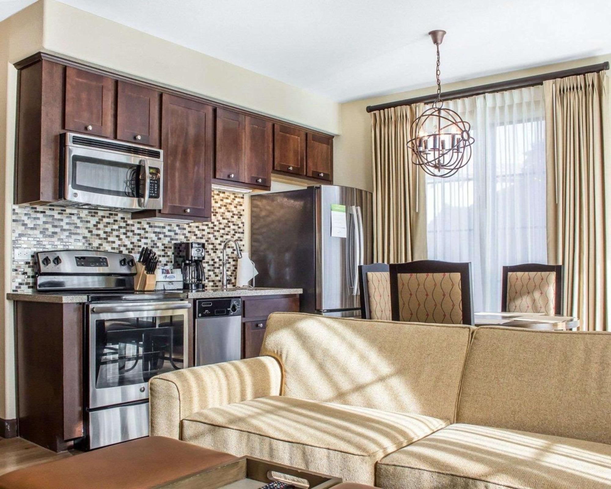 One-Bedroom Junior Suite