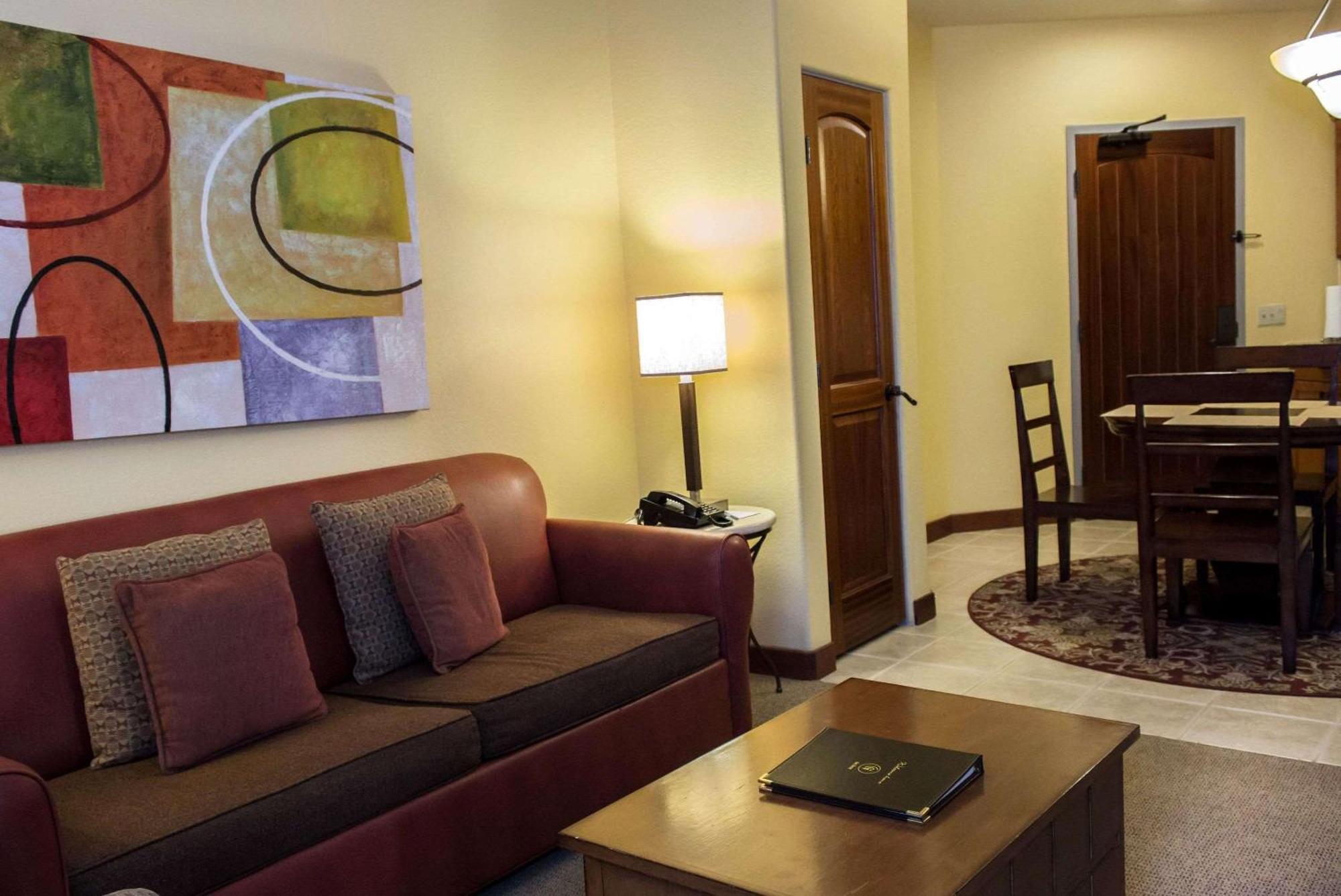 One-Bedroom Junior Suite