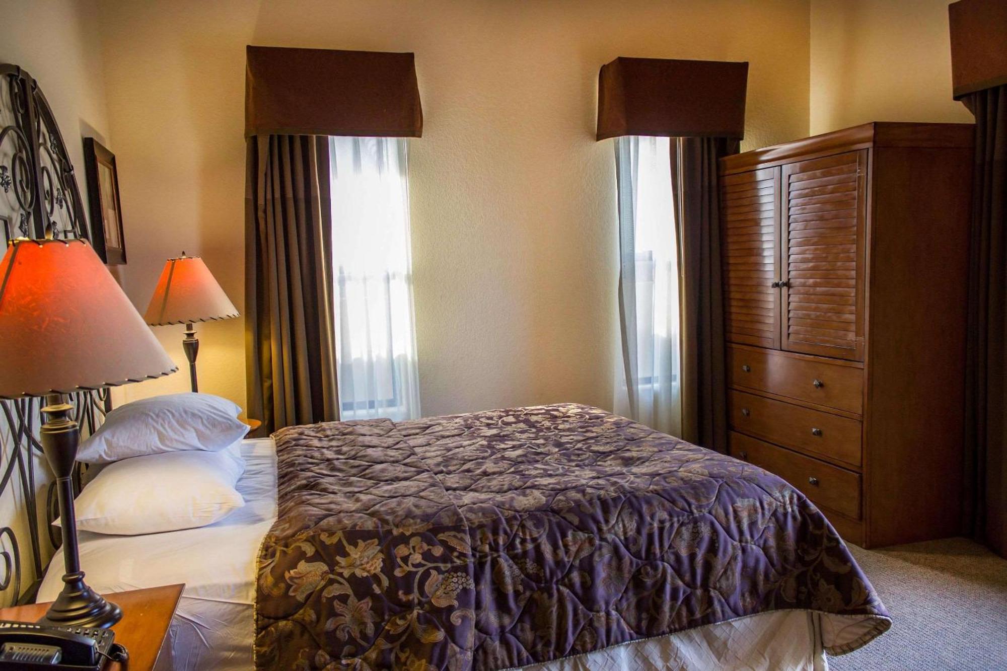 One-Bedroom Junior Suite