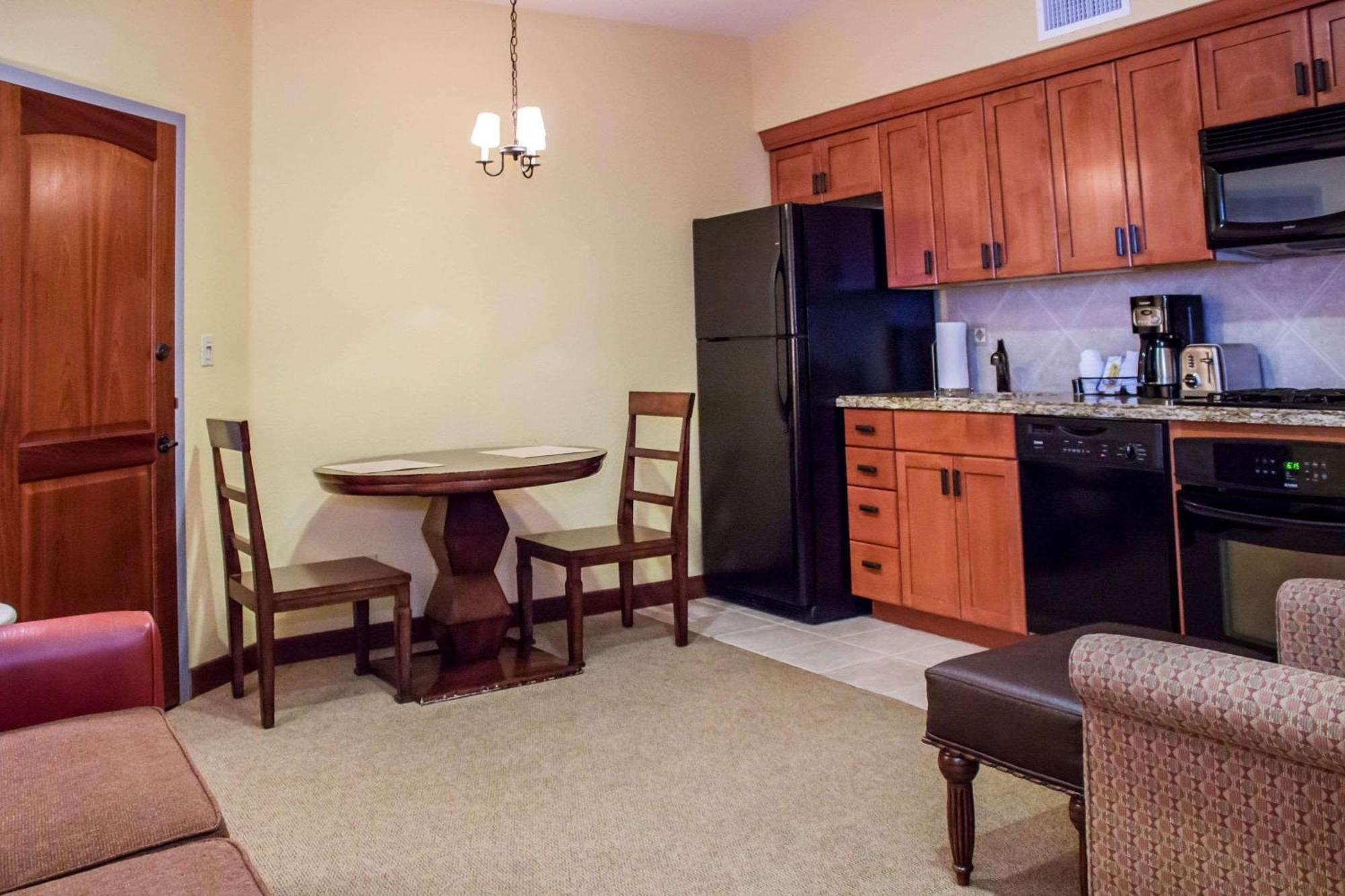 One-Bedroom Junior Suite
