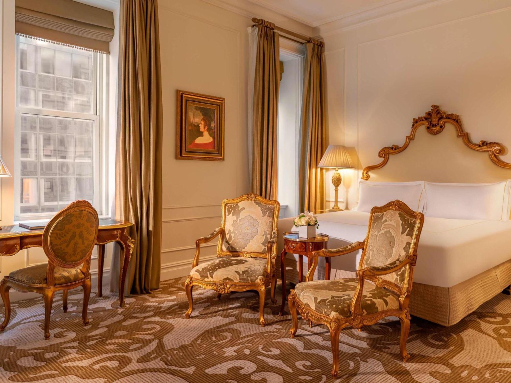 Deluxe King Room Mobility Accessible