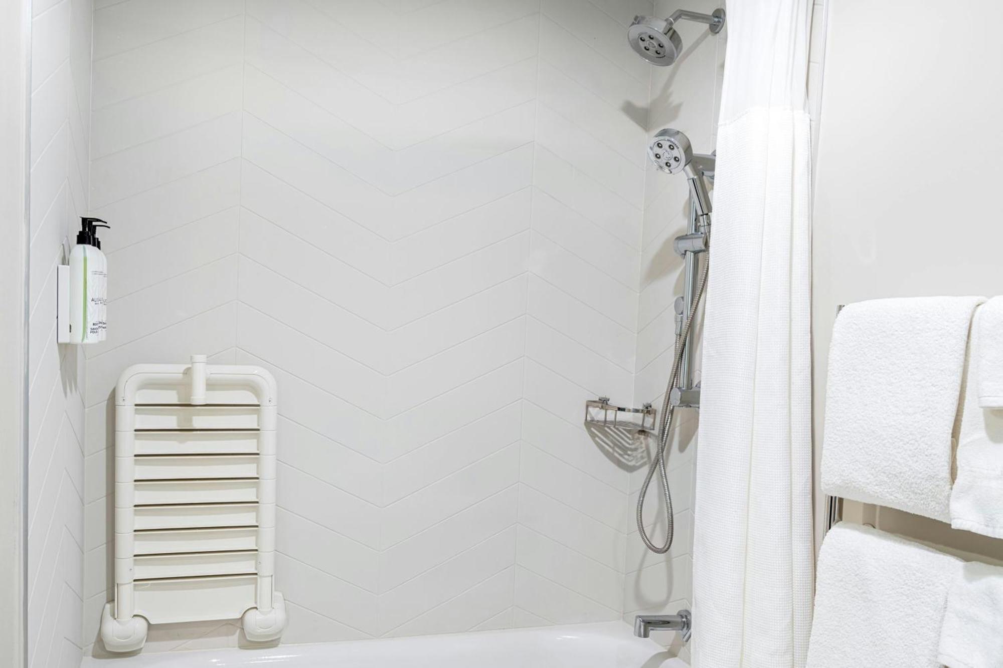 King Room Bathtub Mobility Access