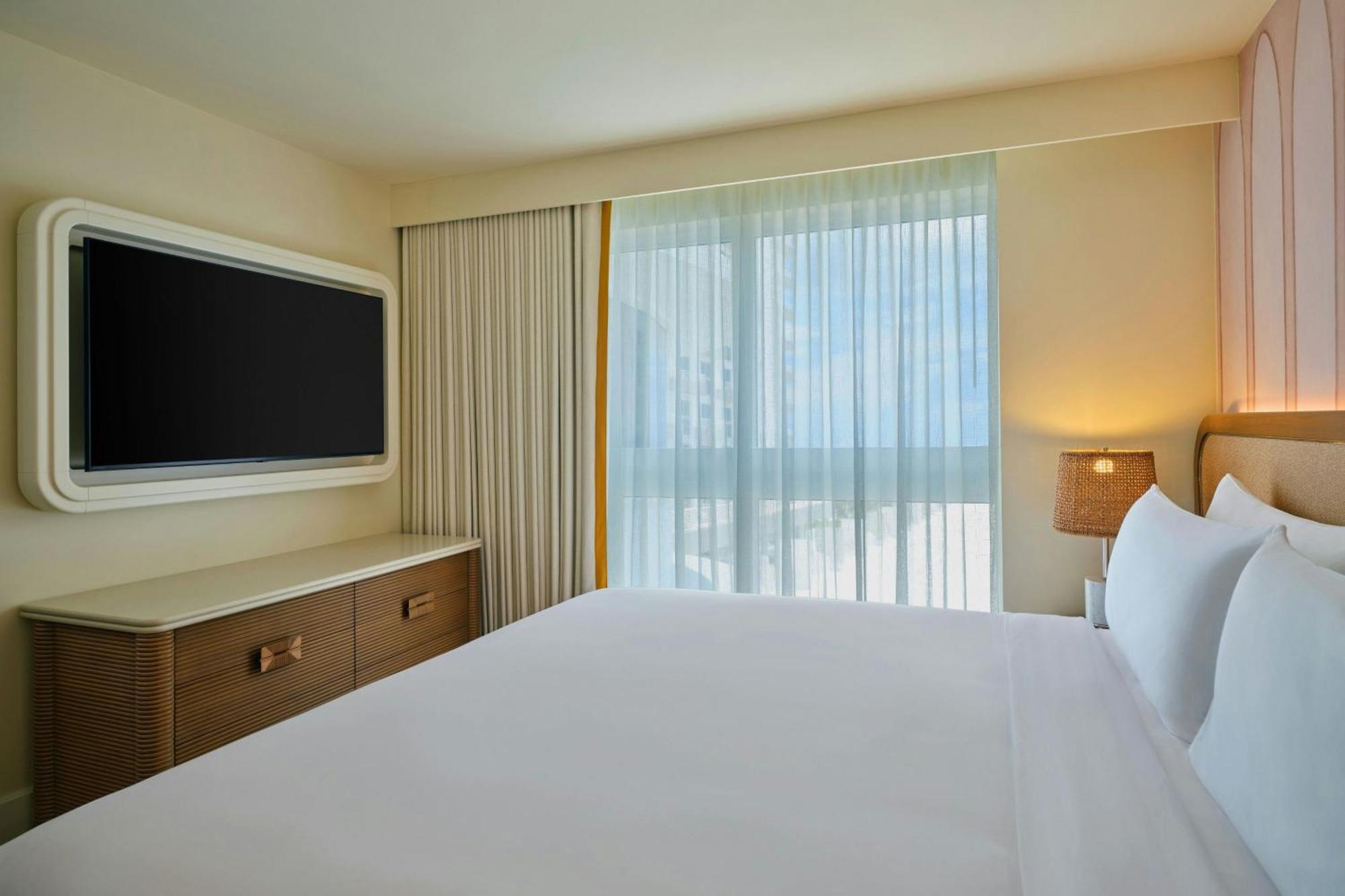 One-Bedroom King Suite City View