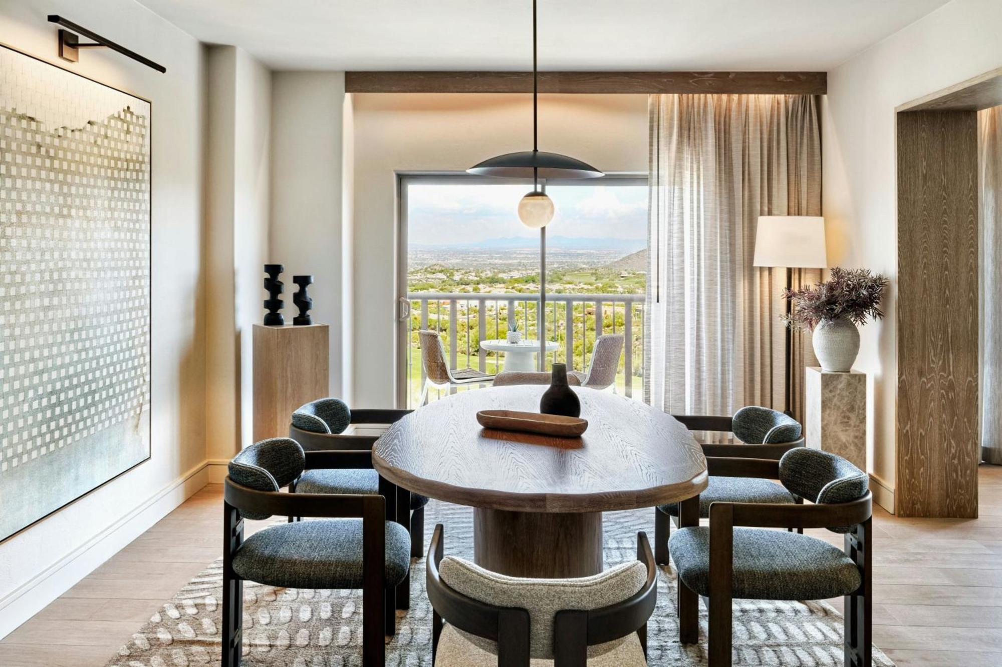 1 Bedroom Presidential Suite 1 King City view Balcony