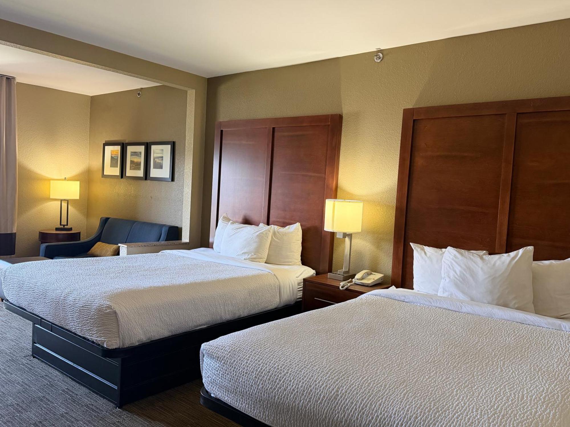Queen Suite Two Queen Beds Sofa Bed Non-Smoking