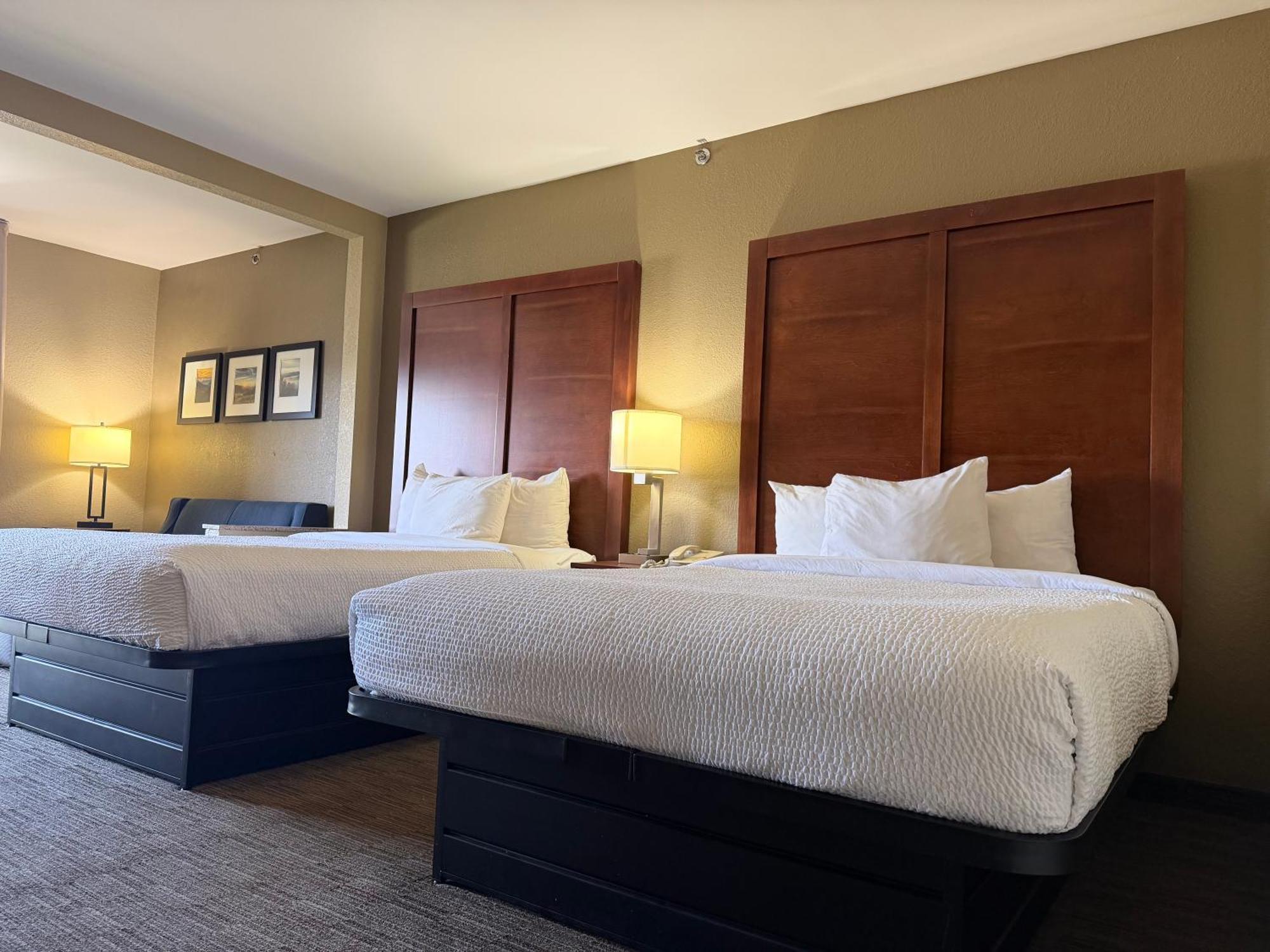 Queen Suite Two Queen Beds Sofa Bed Non-Smoking