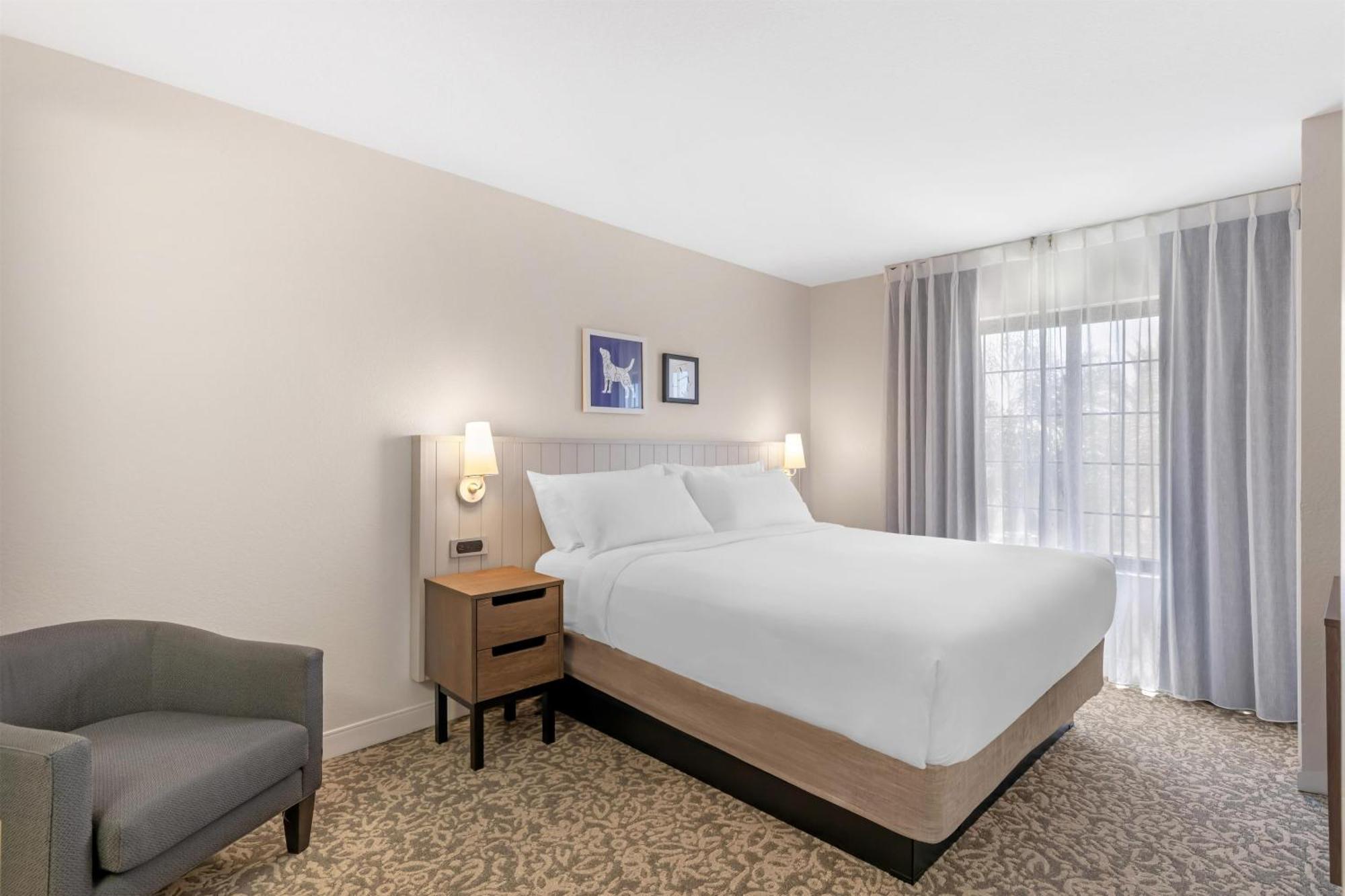 Two Bedroom Queen Suite Three Queens