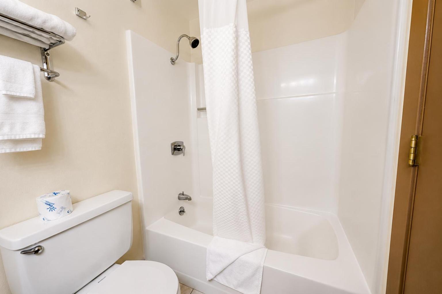 King Bed Non-Smoking Jetted Tub