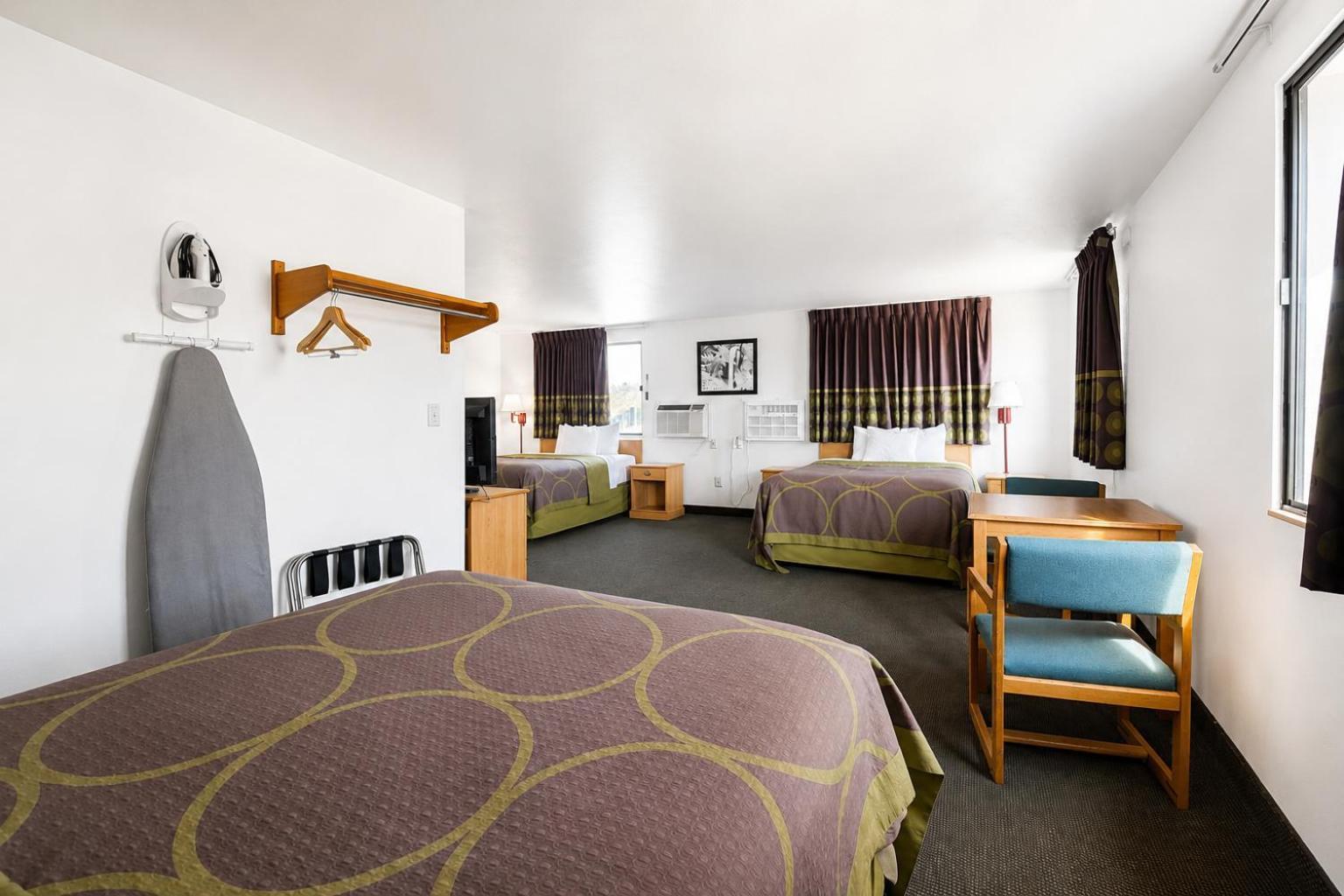 3 Queen Beds Non-Smoking