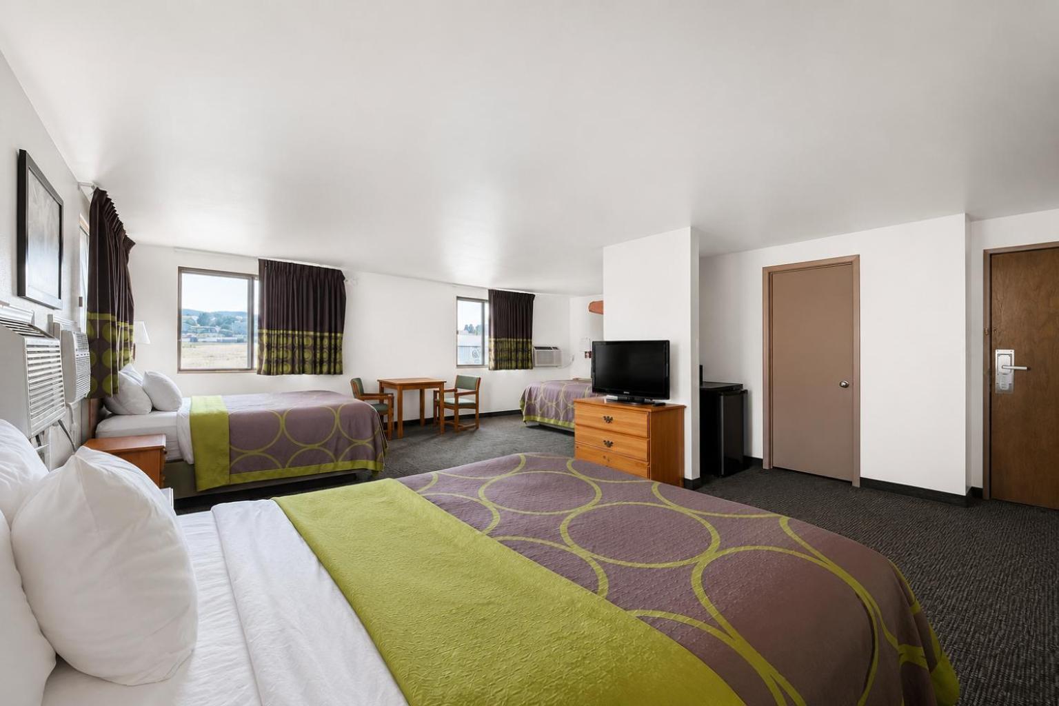 3 Queen Beds Non-Smoking