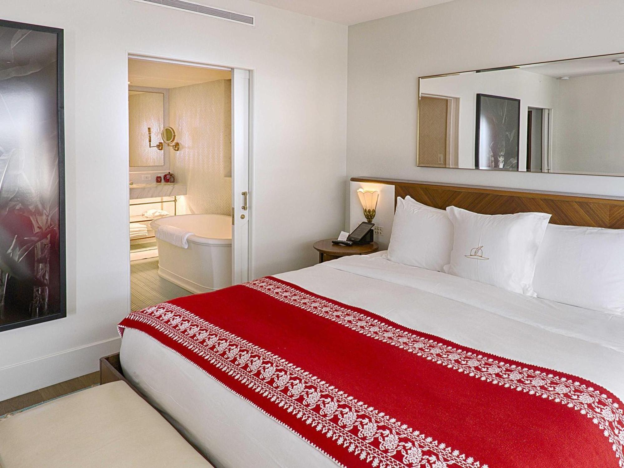 Junior King Suite Ocean View