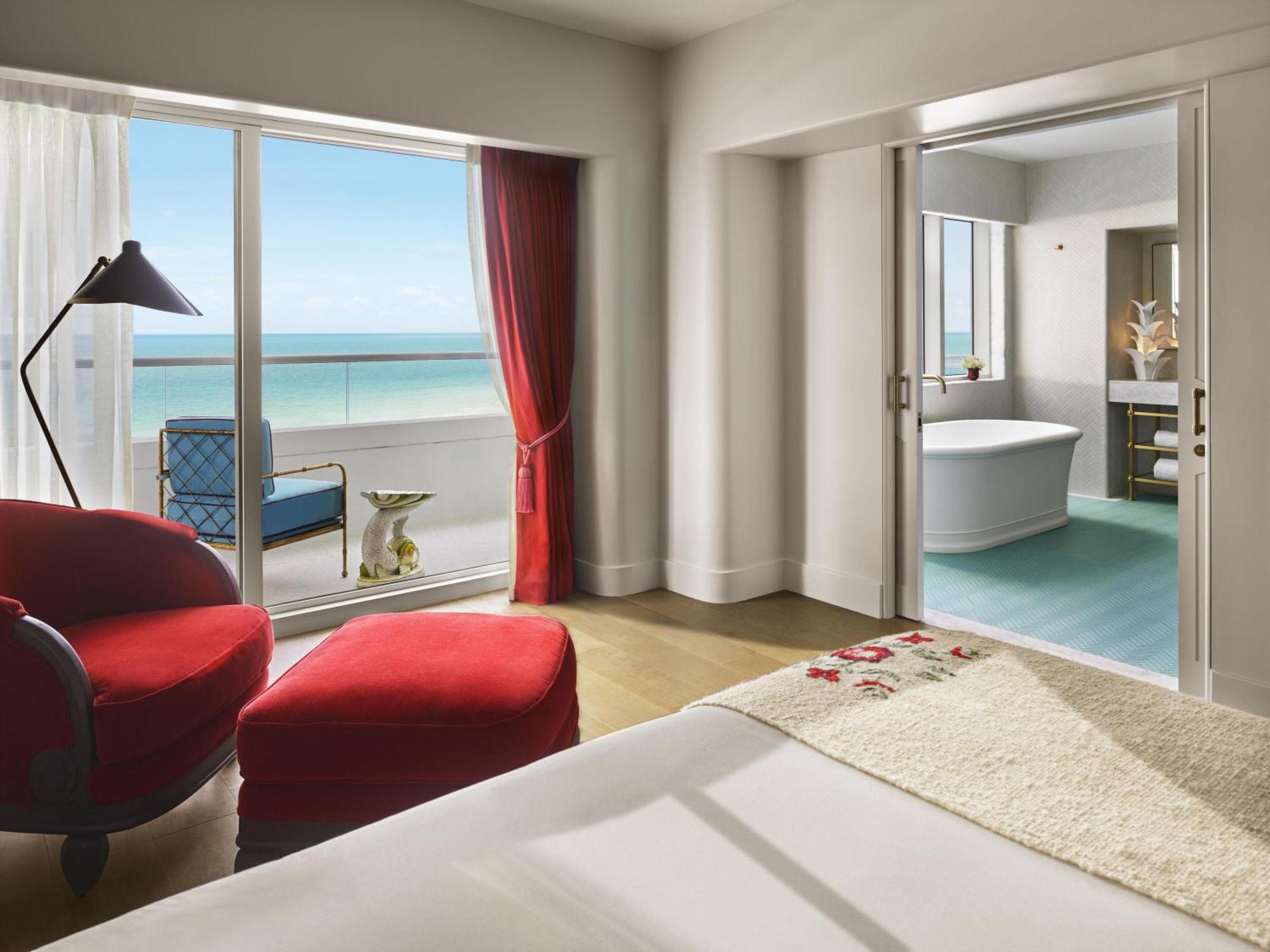 Premier Corner One-Bedroom King Suite Ocean Front