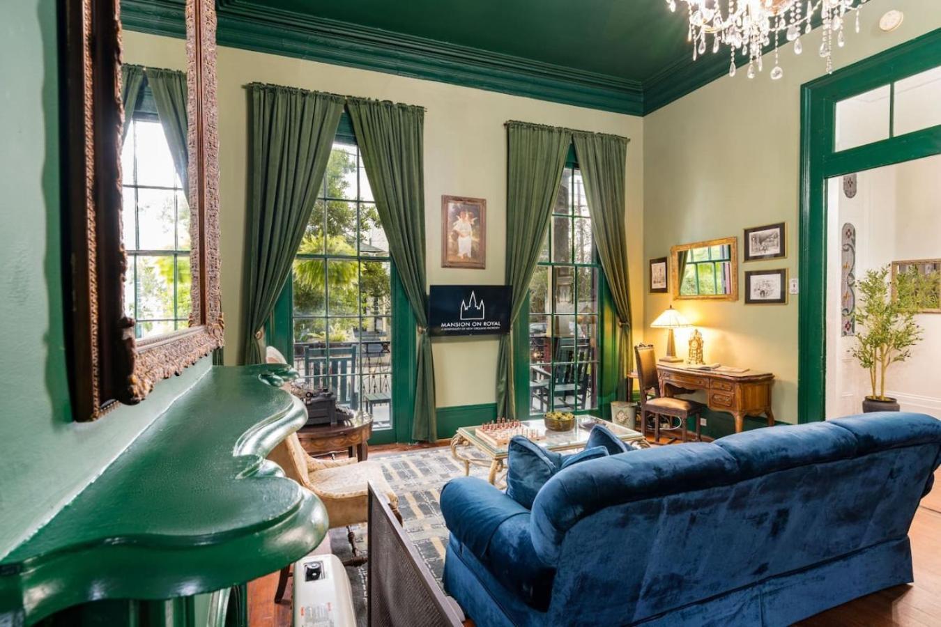 #7 Queen Suite Balcony