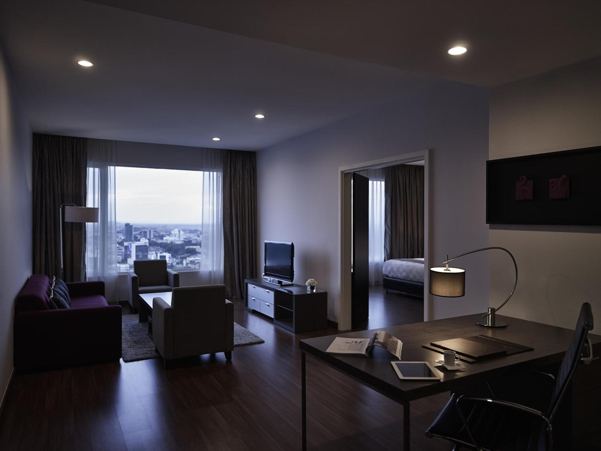 Executive King Suite Lounge Access