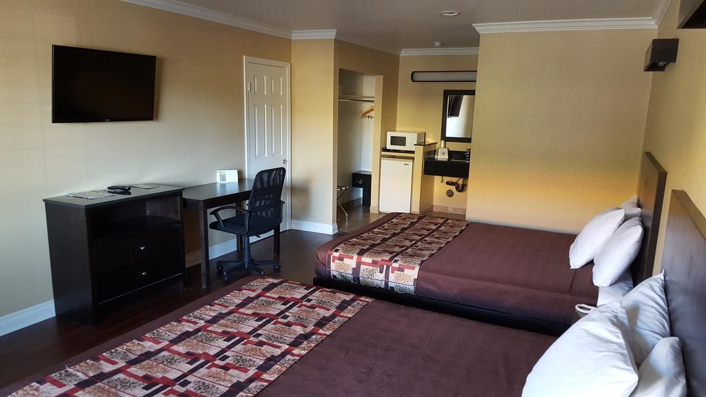 Queen Room Two Queen Beds