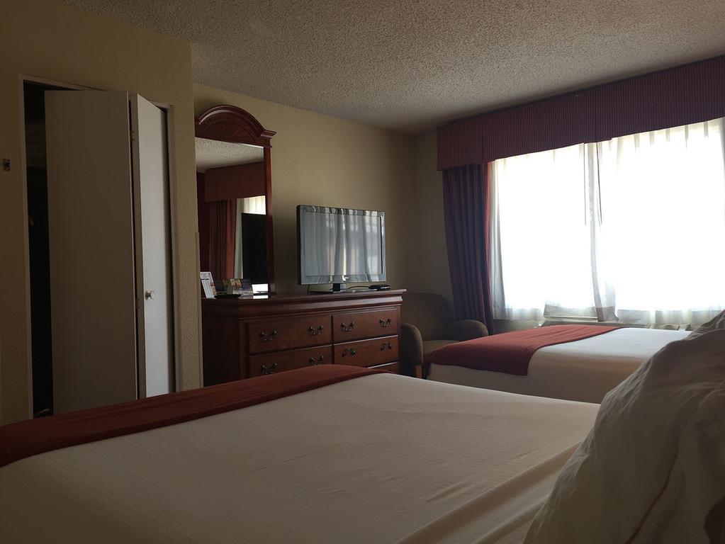 Queen Room Two Queen Beds Non-Smoking