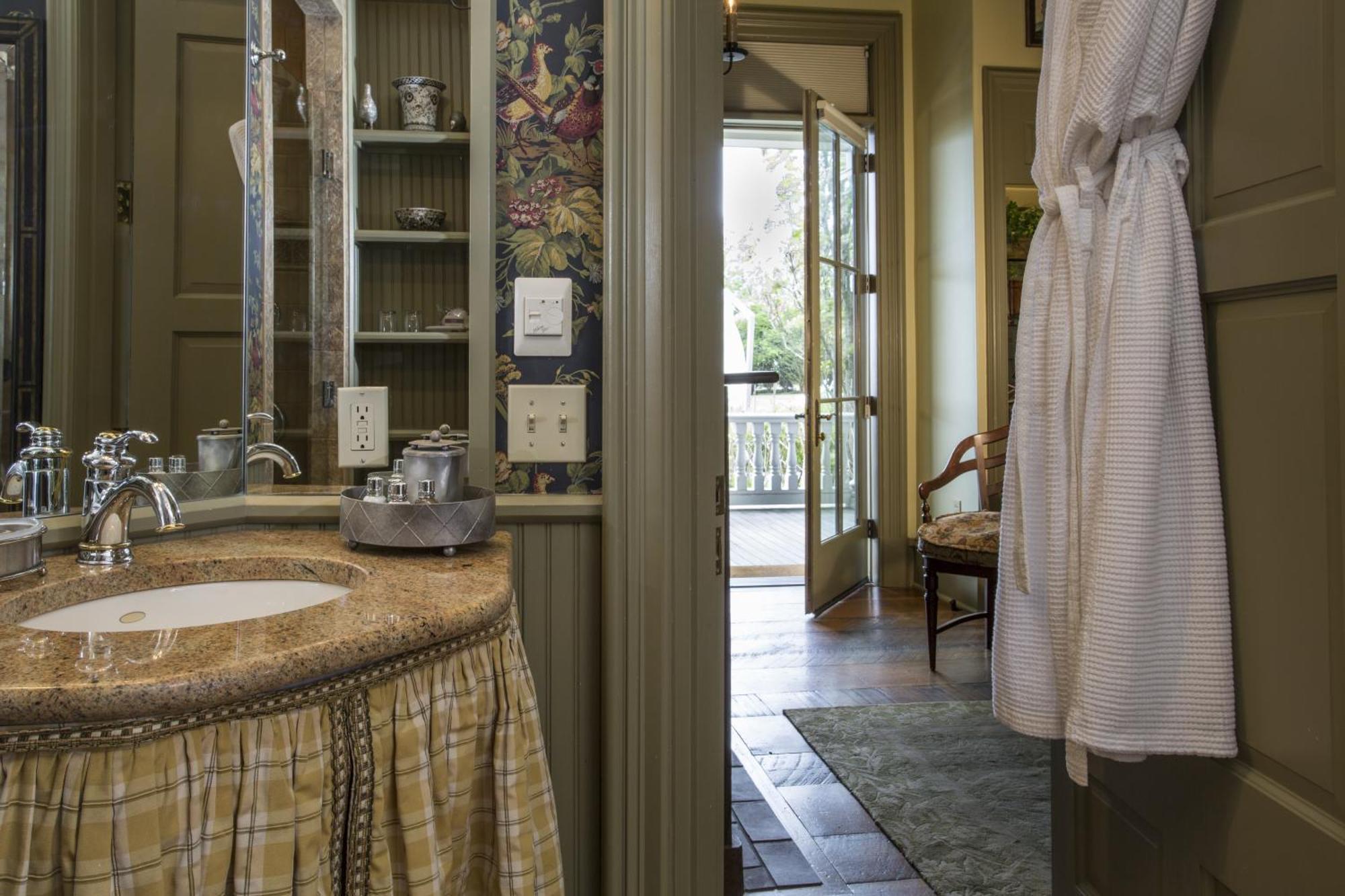Colonial Queen Room Terrace Ocean View