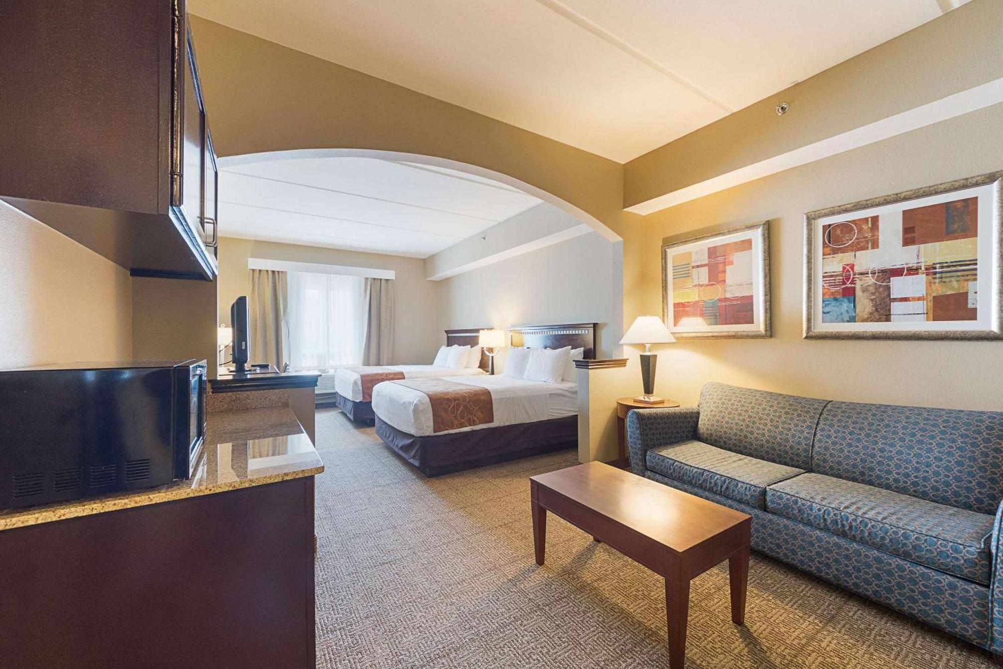Queen Suite Partial Ocean View Non-Smoking