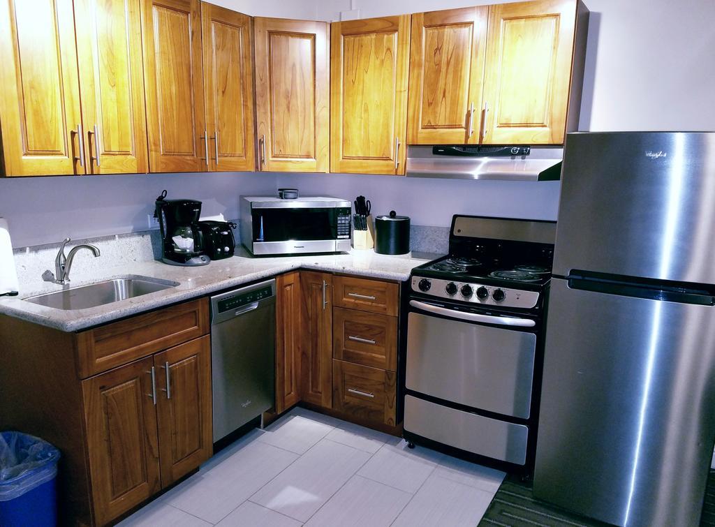 Deluxe Palm Suite