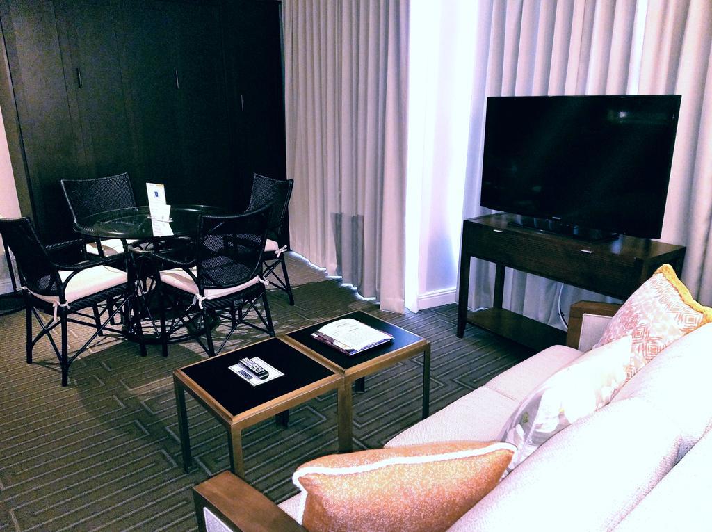 Deluxe Palm Suite