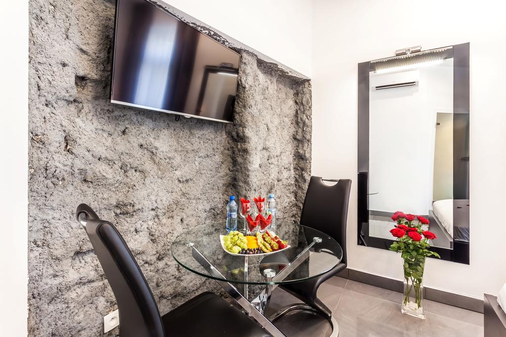 Pokój typu Luxury z łóżkiem typu king-size i dwuosobową wanną z hydromasażem