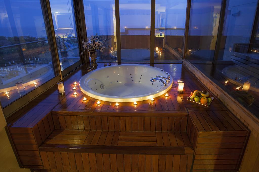 Apartament typu Suite z łóżkiem typu king-size