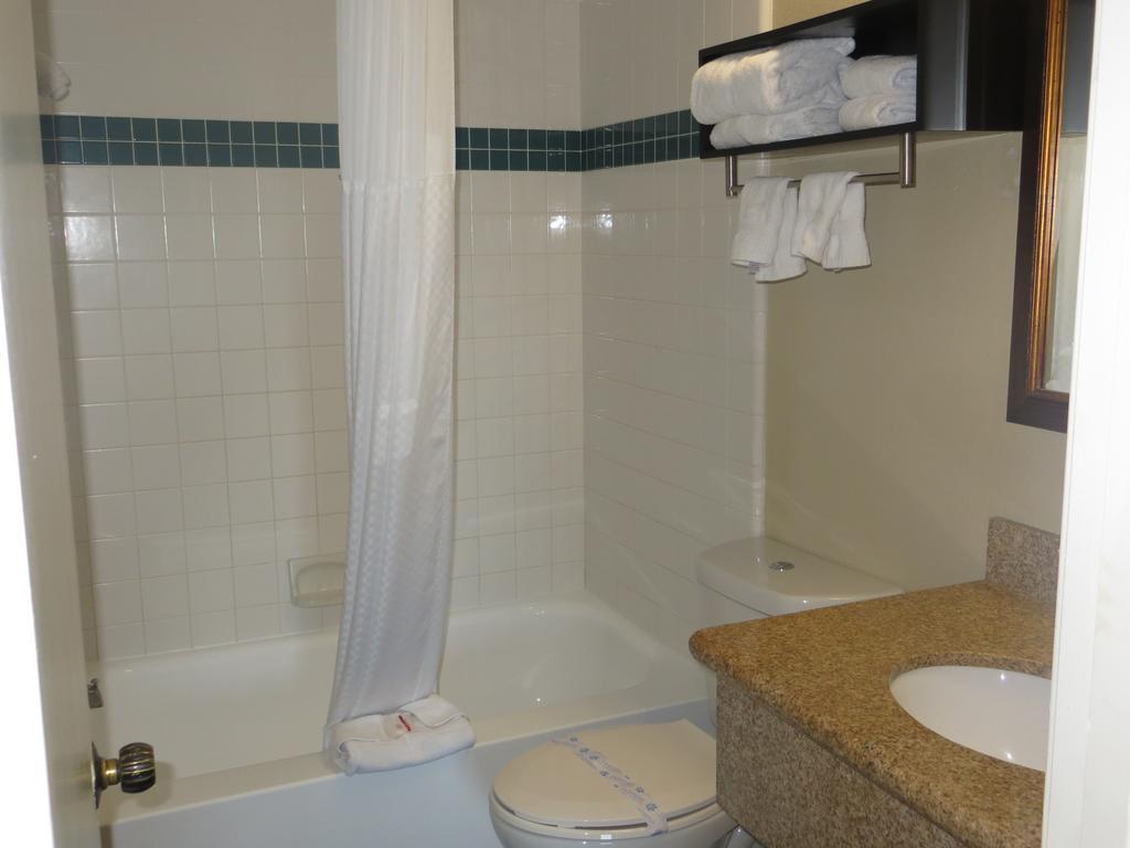 Queen Room Two Queen Beds Ocean View Non-Smoking