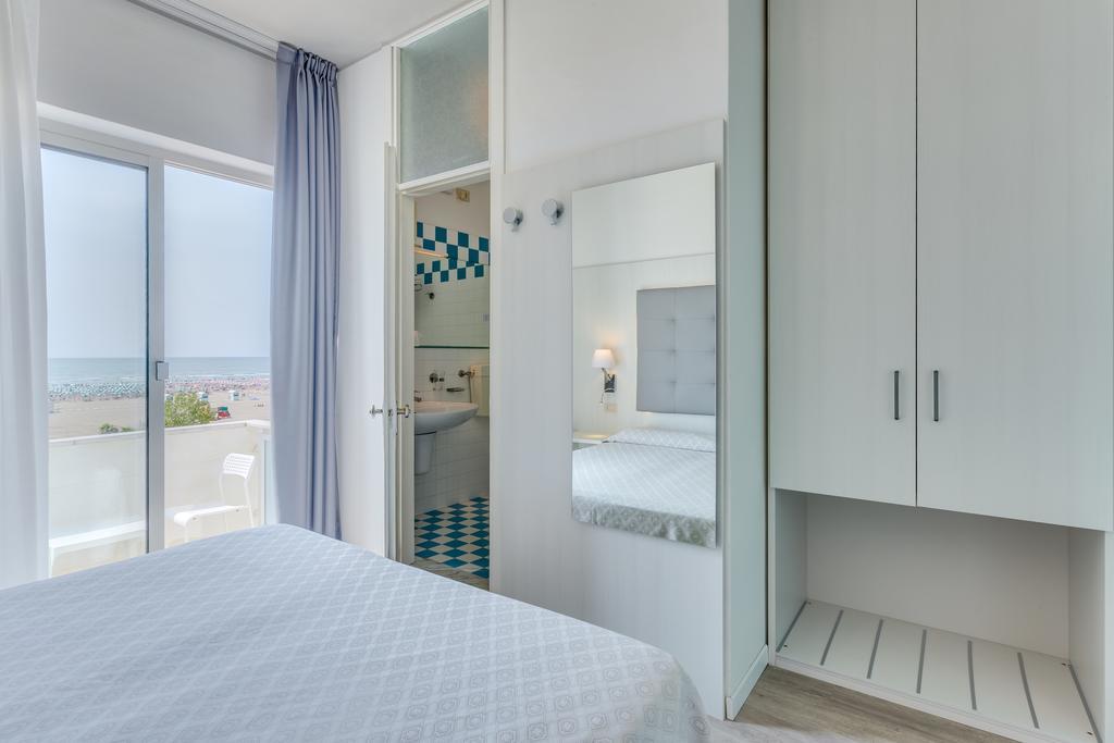 Apartament z widokiem na morze (2 osoby dorosłe + 2 dzieci)
