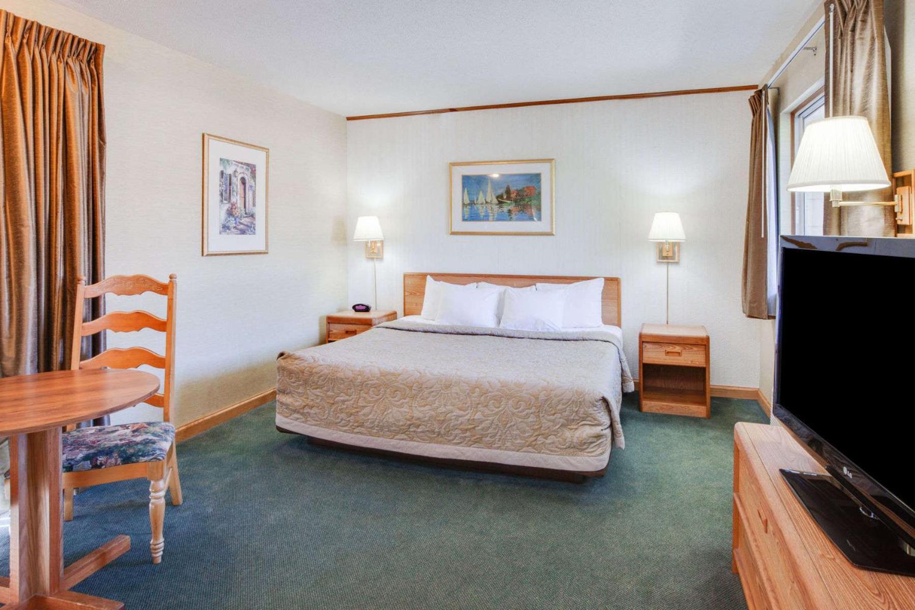 Lakefront Superior King Room Non-Smoking