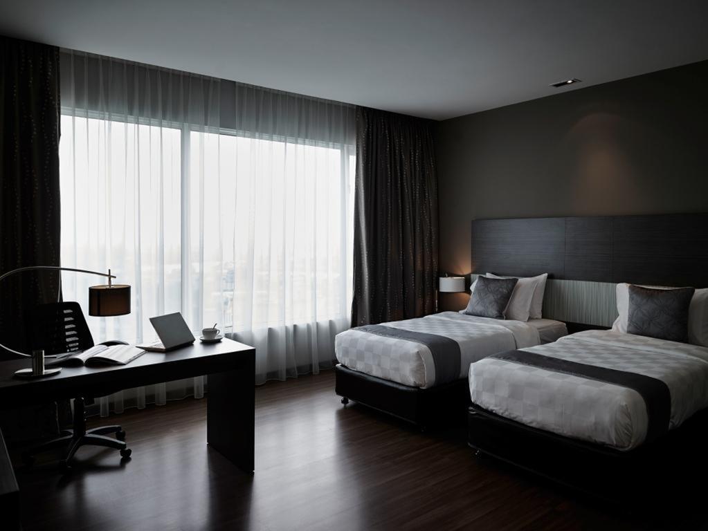 Premium Deluxe Executive Twin Room Two Single Beds River View Lounge Access