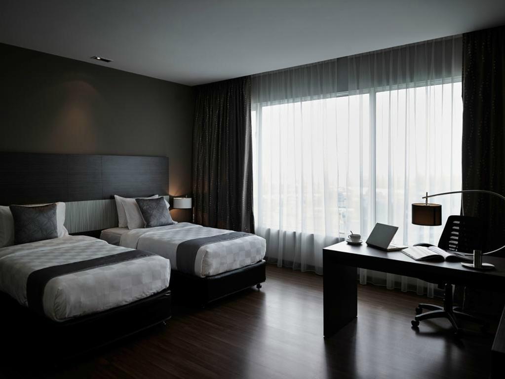 Premium Deluxe Executive Twin Room Two Single Beds River View Lounge Access