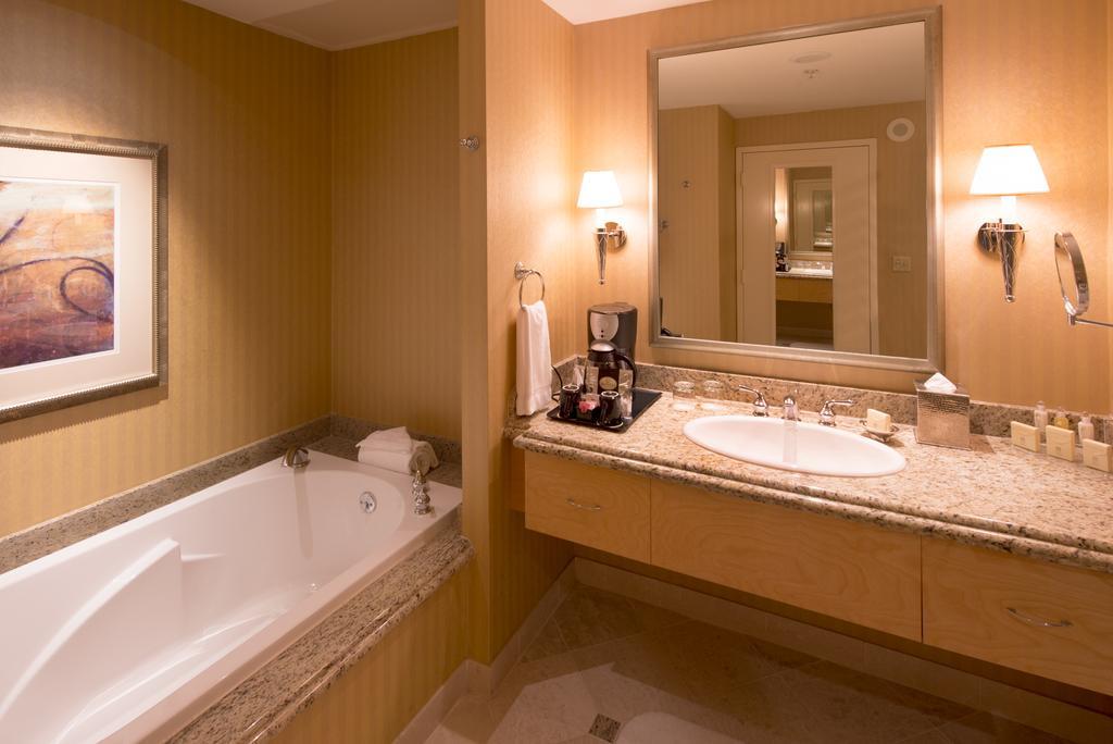 Deluxe Queen Room Two Queen Beds
