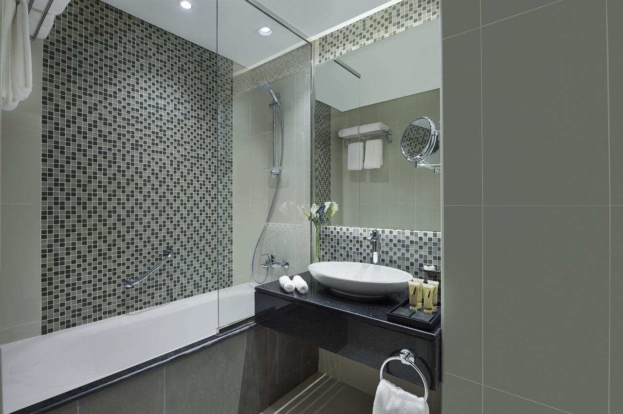 Apartament typu Suite z 3 sypialniami i prywatnym balkonem – widok na panoramę miasta