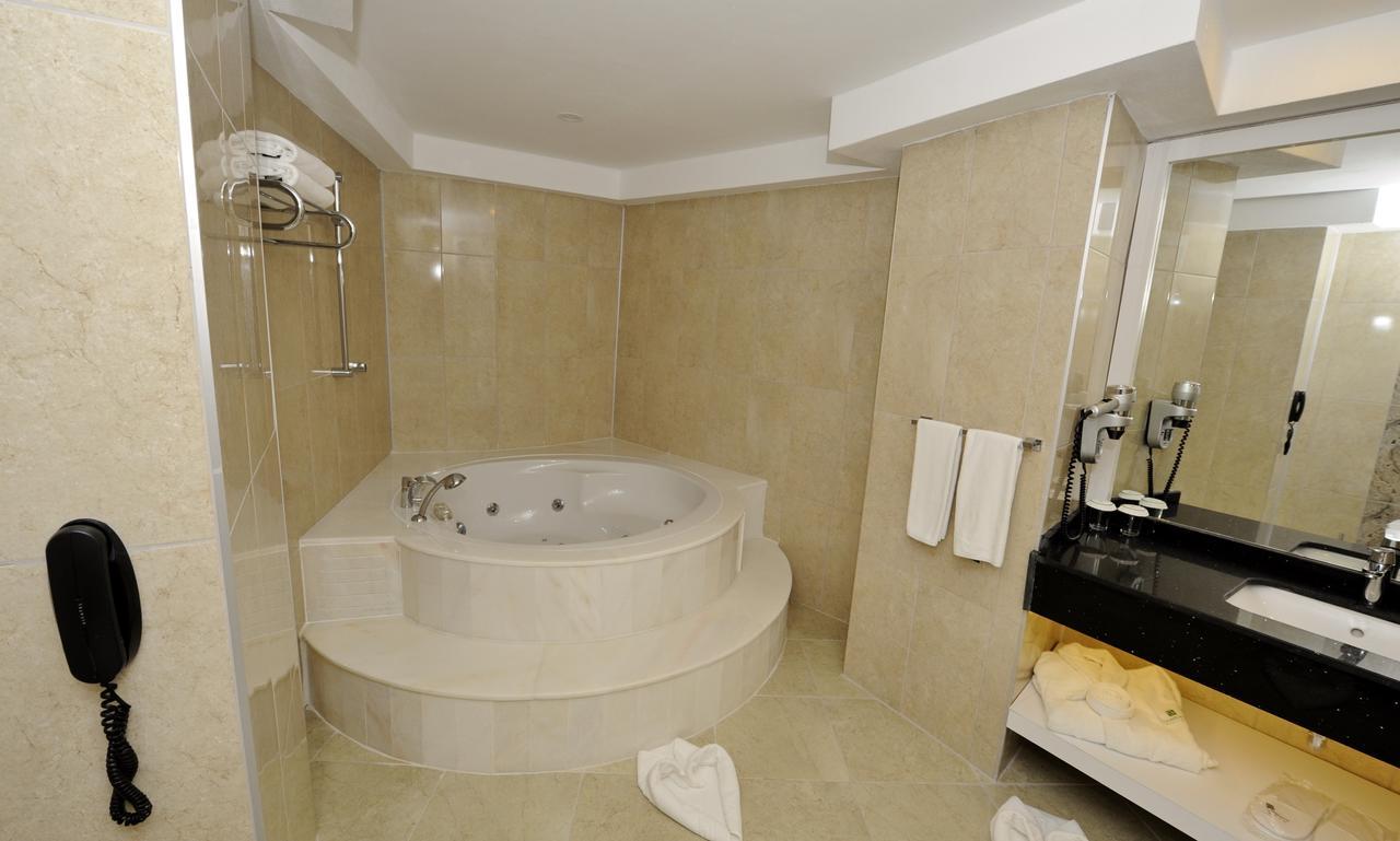 Apartament typu Suite z łóżkiem typu king-size