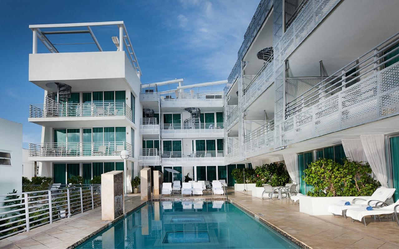 Balcony suite Pool View