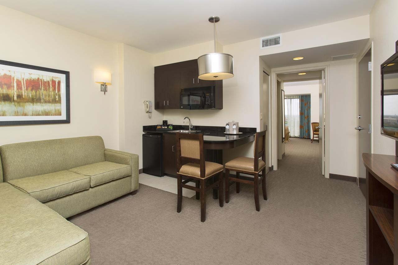 Club Level One-Bedroom Suite Two Queen Beds City View No Resort Fee