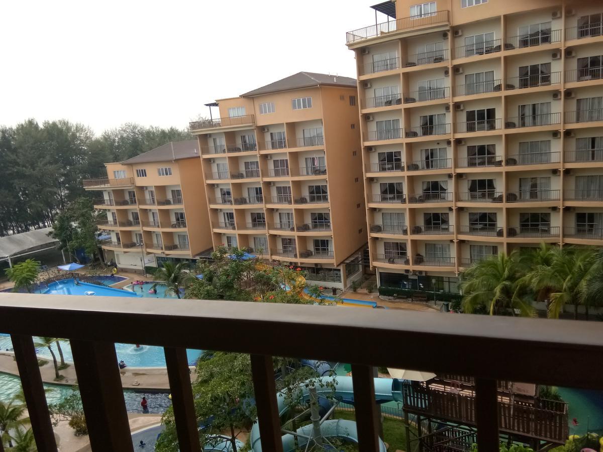 Studio Pool View