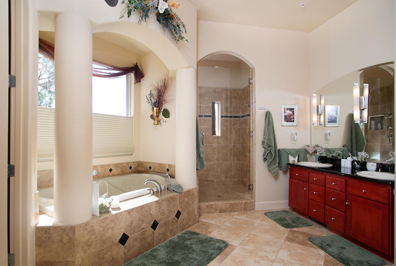 Deluxe Double Room Bath