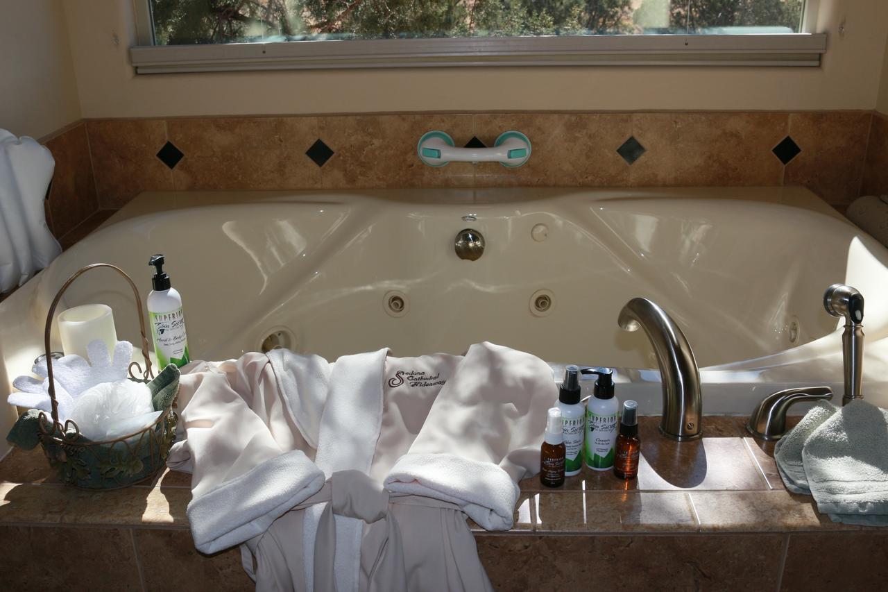 Deluxe Double Room Bath