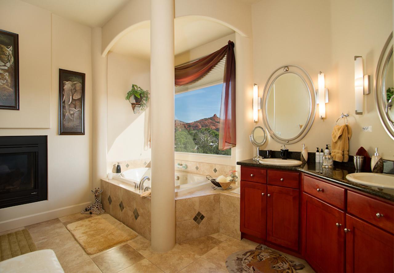 Deluxe Double Room Bath
