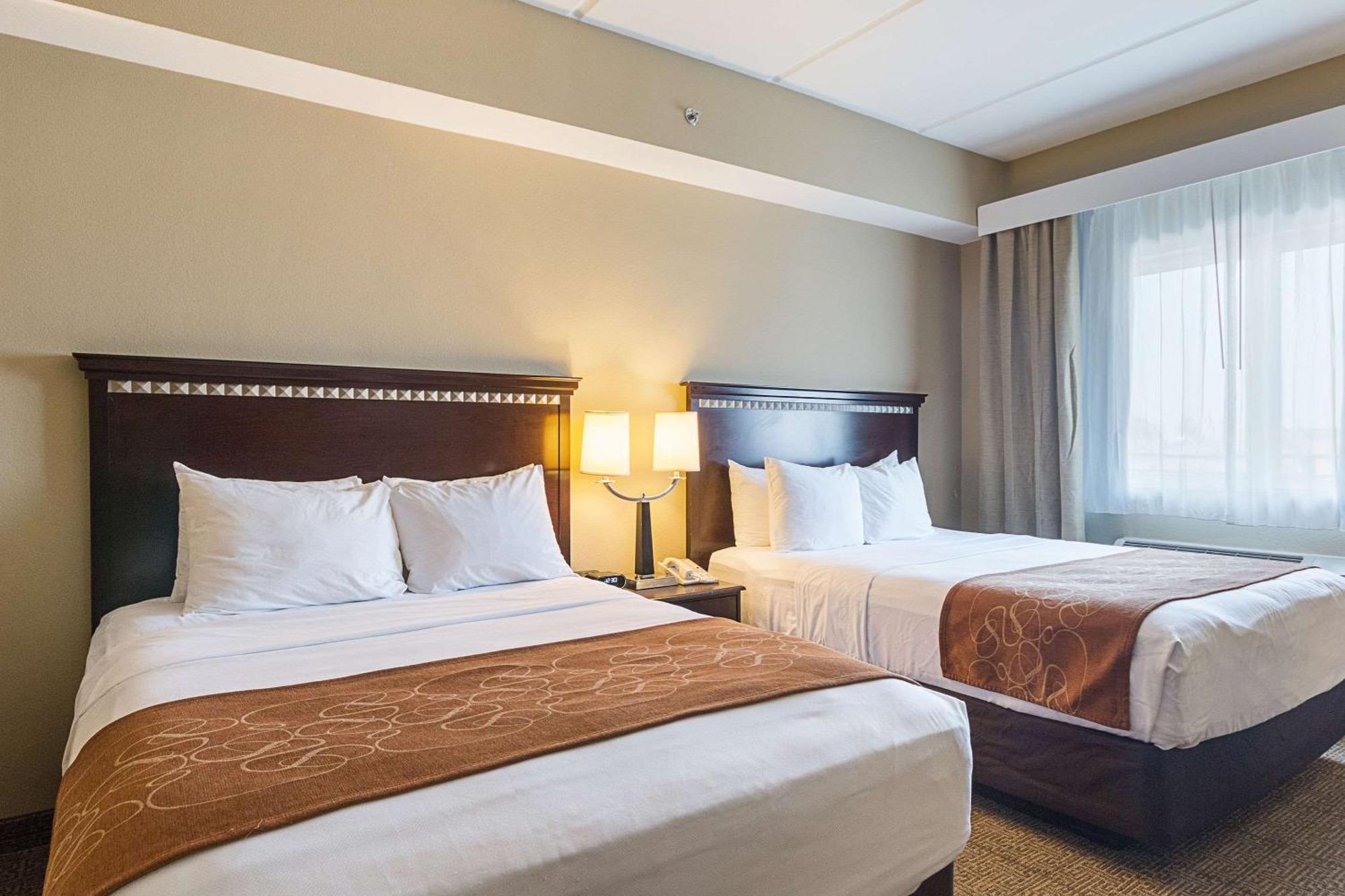 Queen Suite Partial Ocean View Non-Smoking