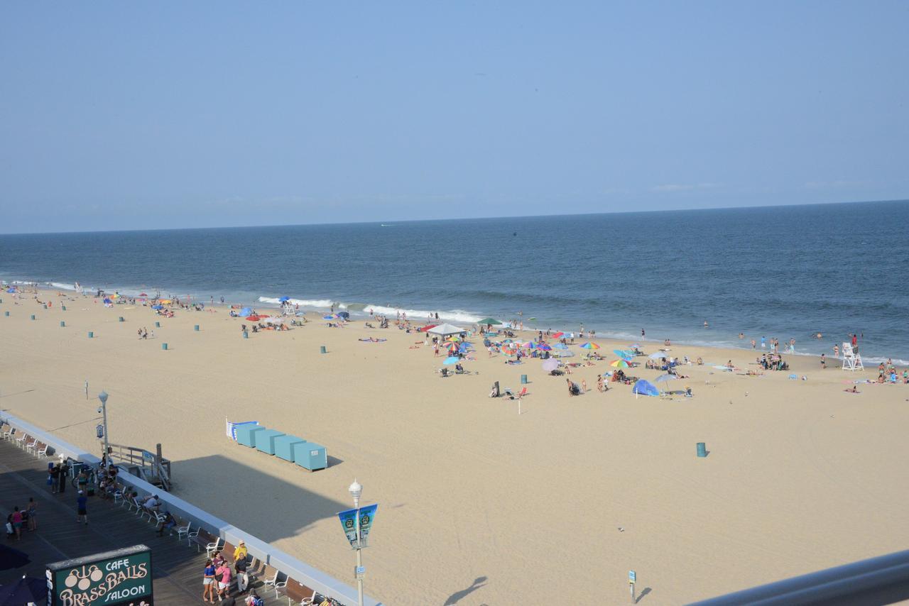 Ocean Front Room Balcony 2 Double Beds Kitchenette