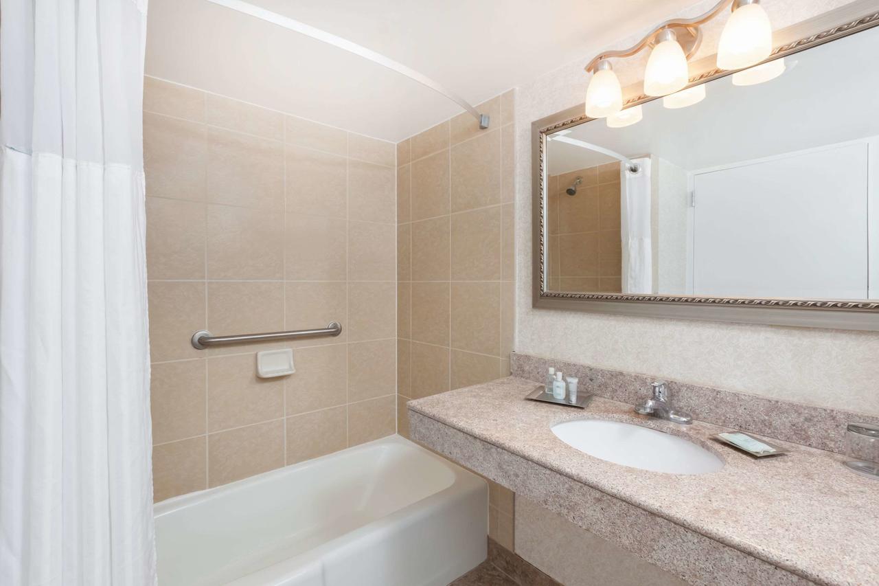 Coastal One-Bedroom Queen Suite Two Queen Beds Non-Smoking
