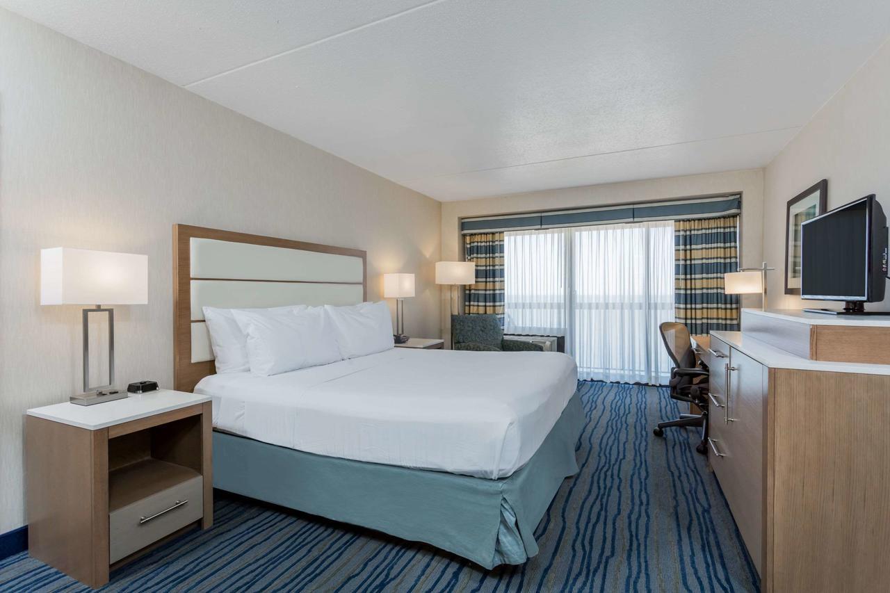 Coastal Two Bedroom Suite 1 King Bed 2 Queens Bed Sofa Bed