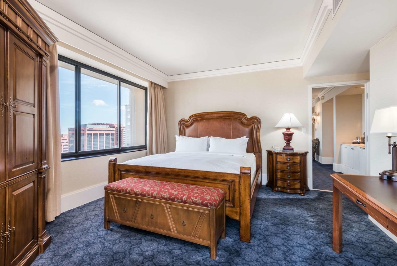 King Governors Suite City View