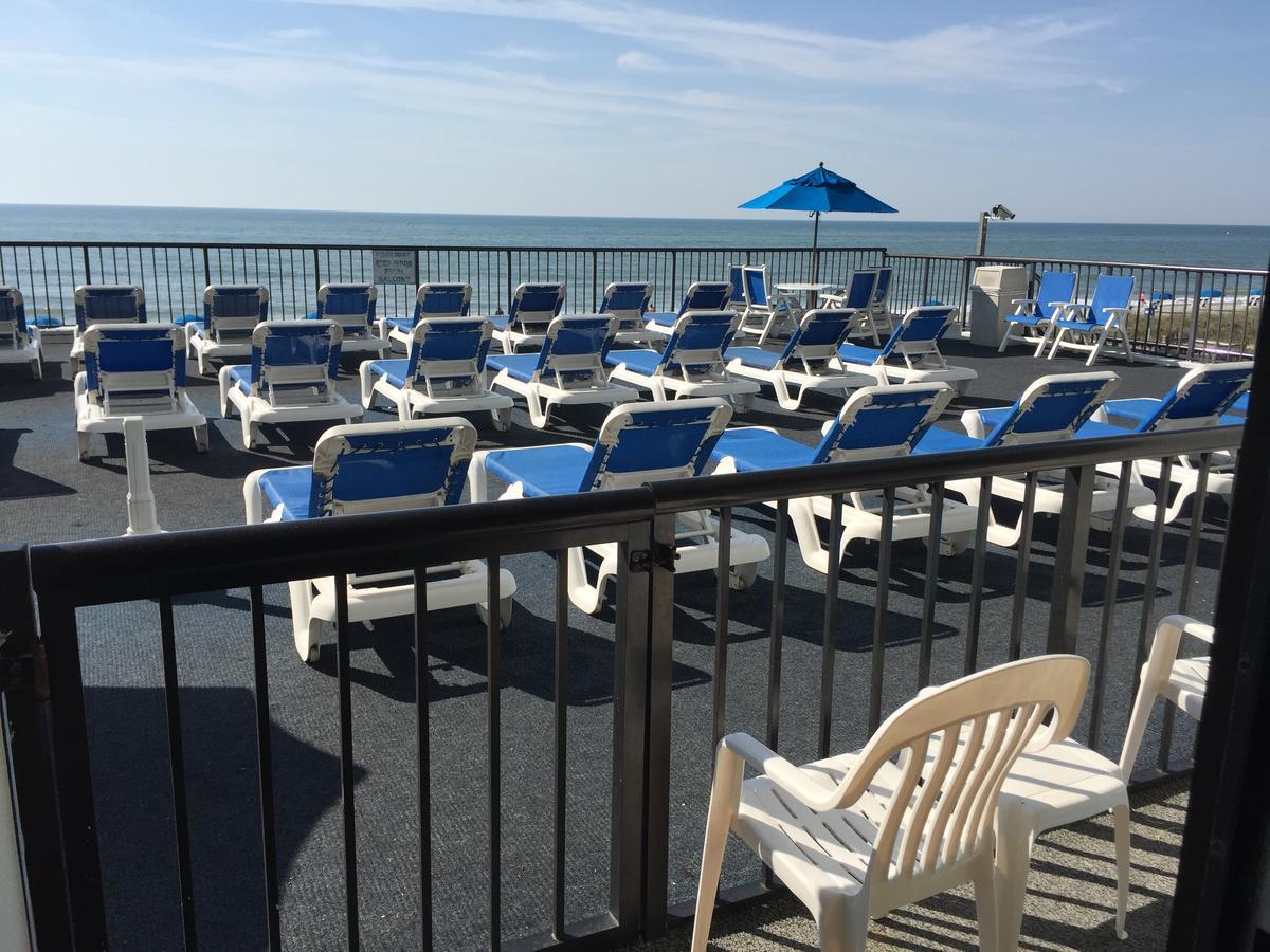 2 Room Oceanfront Efficiency Suite on Sundeck 2 Queens 1 Sleeper Sofa T14