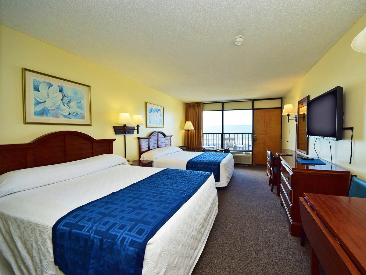 2 Room Oceanfront Efficiency Suite 3 Queen Beds T2