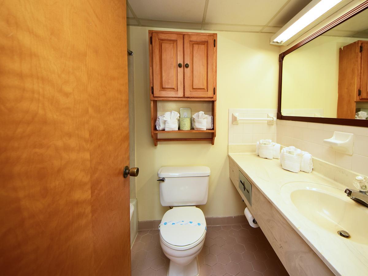 2 Room Oceanfront Efficiency Suite 3 Queen Beds T2